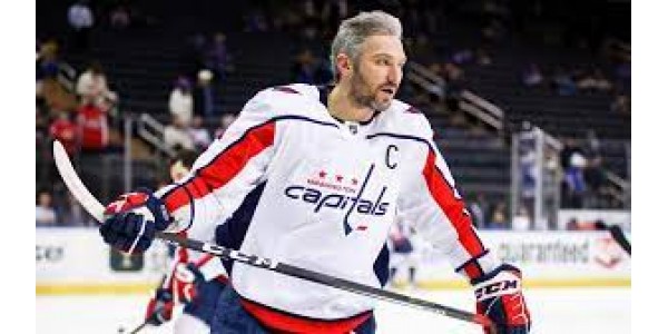 Ovechkin blir de tre bästa målskyttarna i historien